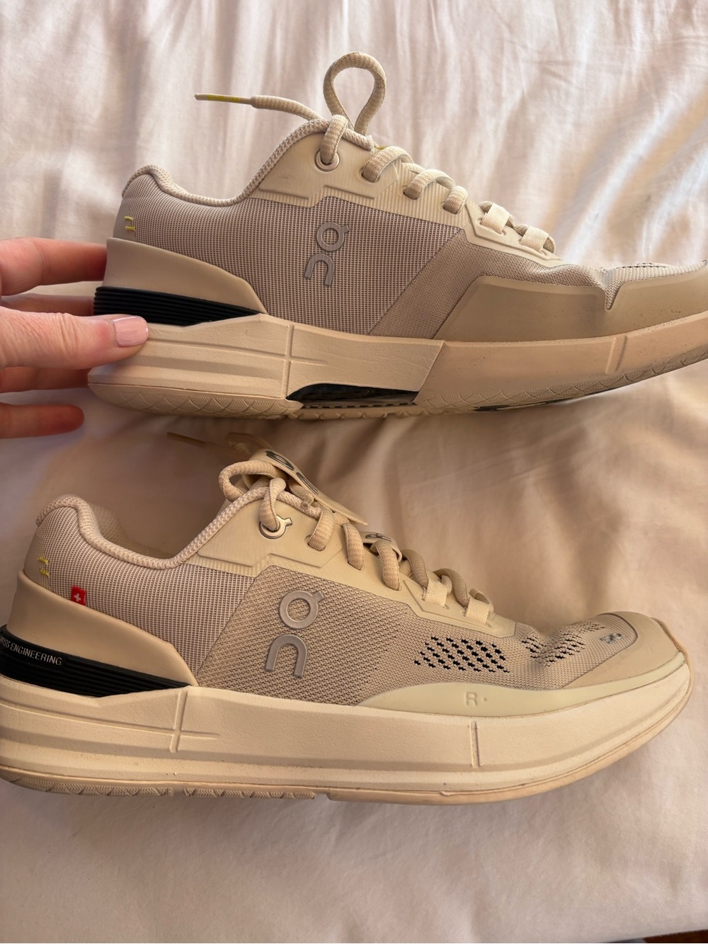 On Running Women's court shoes in Beige/Cream
